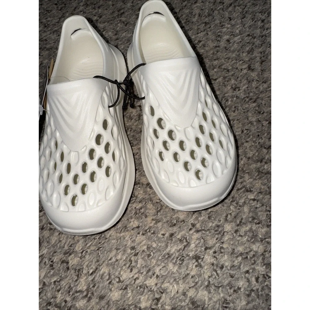 Shark Rugged Kids Water Shoes Kids Size 10 White, Beach Pool Lake